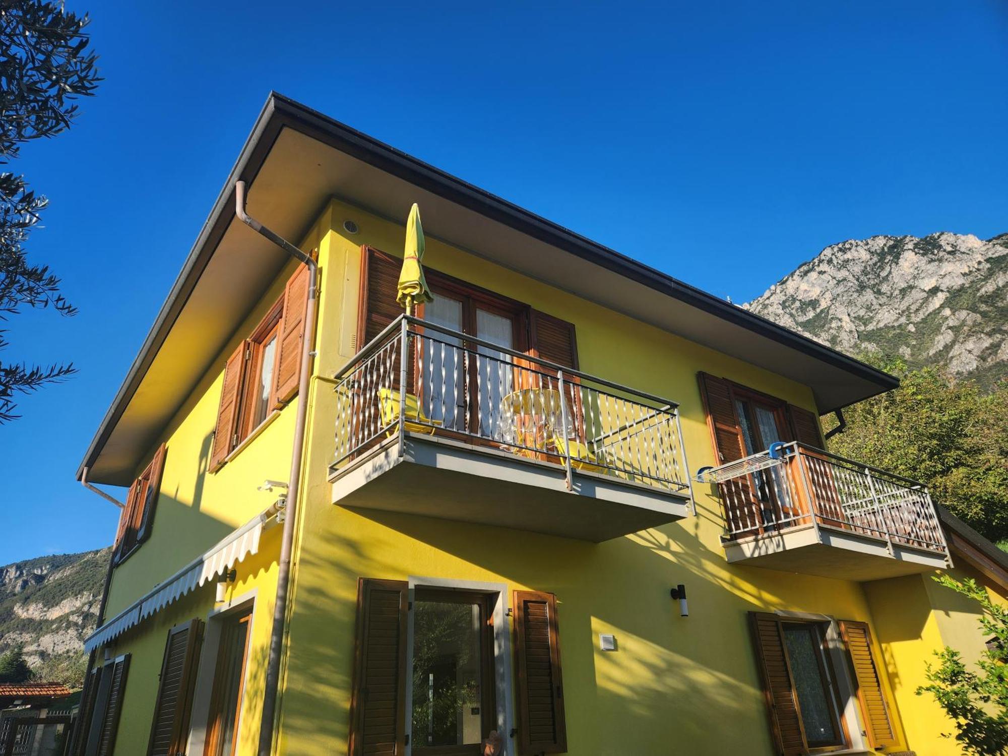 Apartment L'Ulivo Lake View Private Road 5 Kilometers From Varenna 列尔纳 外观 照片